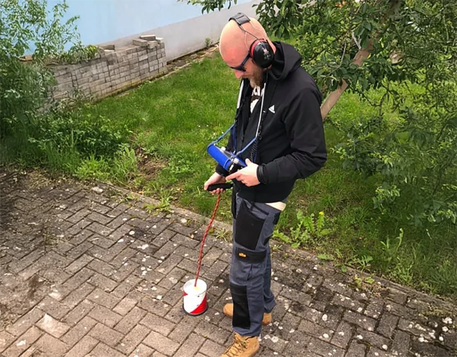 Collaboration et analyse par des professionnels travaillant au bureau